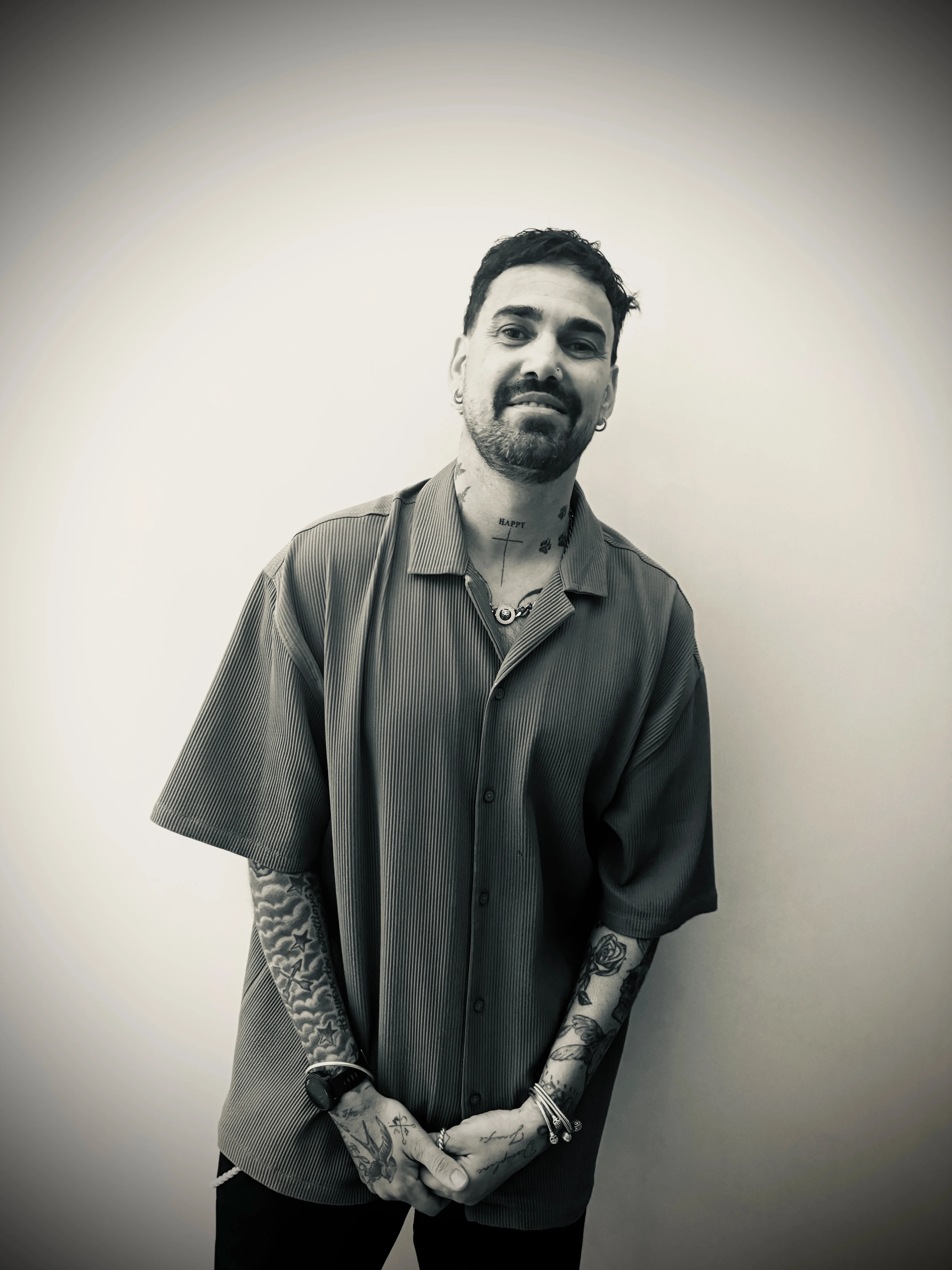 Ludo, barber au salon Le Carmen